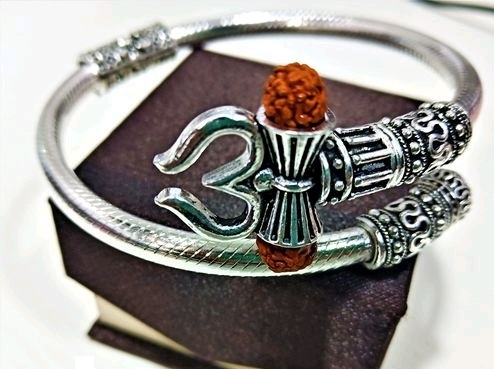 rudra3 Rudraksha Trishul Damroo Oxidized Silver Bracelet - Image 1