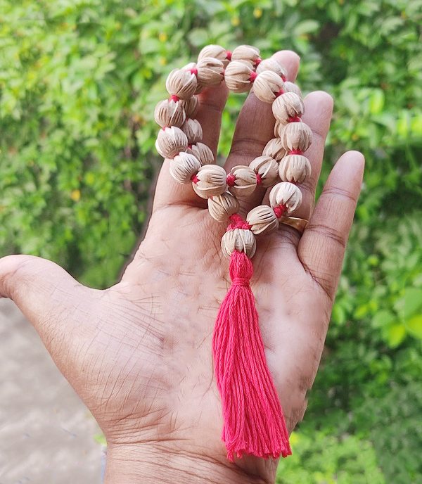 2 Material Tulsi Bead Size 11 Mm Bead Shape Lotus Mala Type Regular Total Beads 27+1